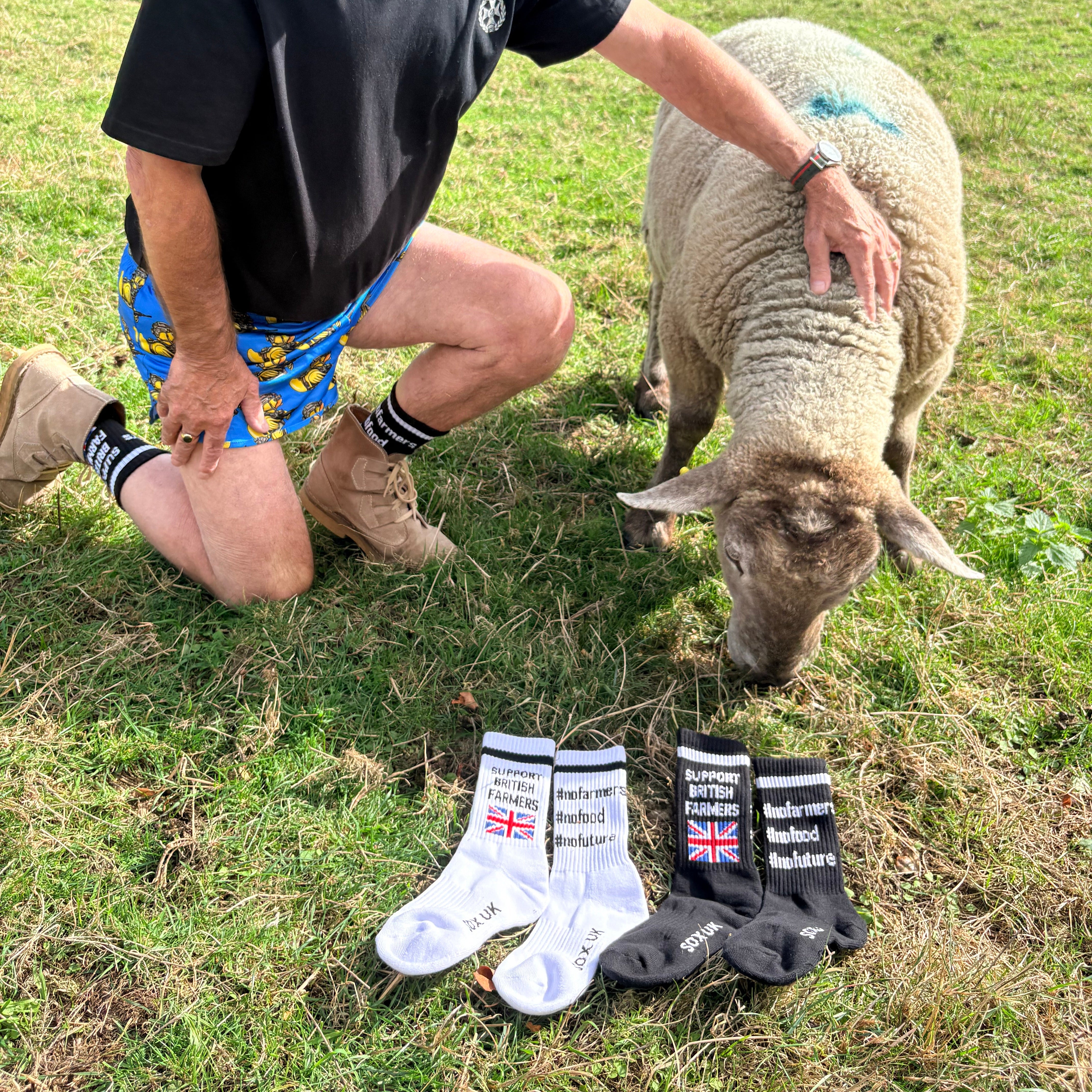 SUPPORT BRITISH FARMER black Socks - Sox UK