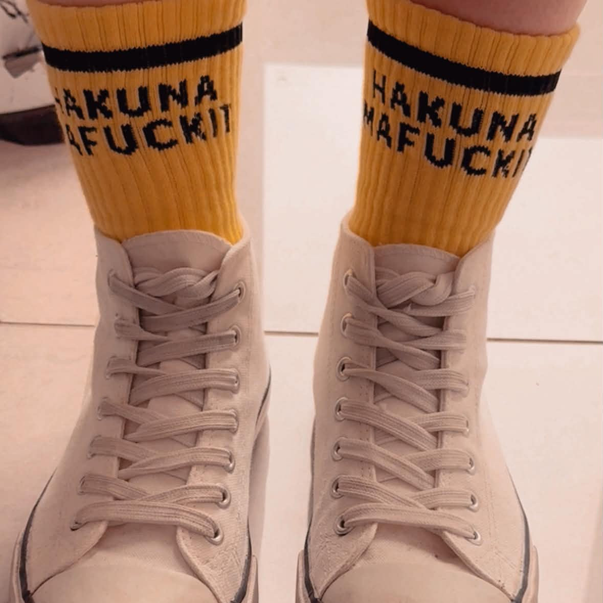 hakuna mafuckit hakina matata means no worries novelty socks funny gift ideas funny socks Sox UK